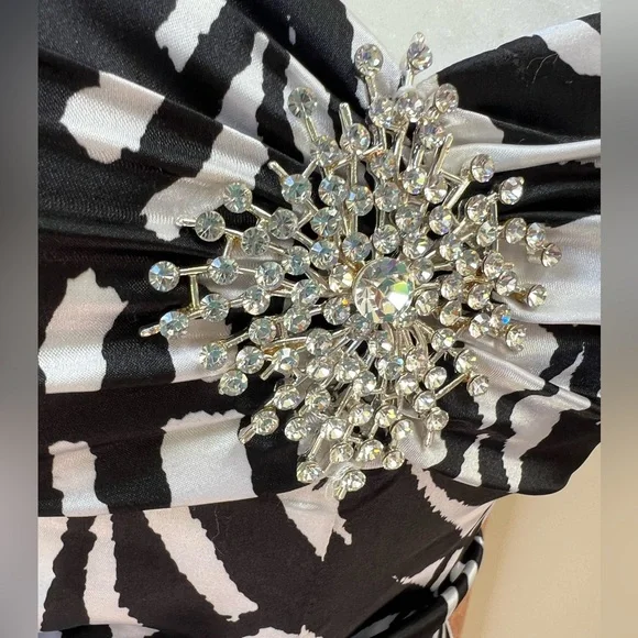 Cache Black 🖤 White Animal zebra 🦓 Botanical Rhinestone Brooch Mermaid Dress - Picture 9 of 15